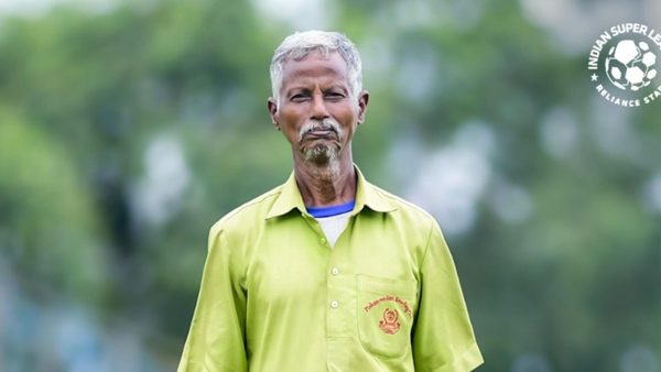 meet-dayatari-khatua-whose-love-for-mohammedan-sc-blooms-through-the-grass.Click to read full article.