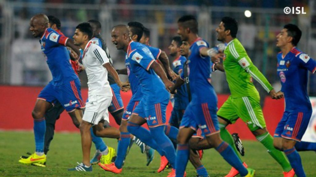 Goa players celebrate winning their final home game. Goa players celebrate winning their final home game.