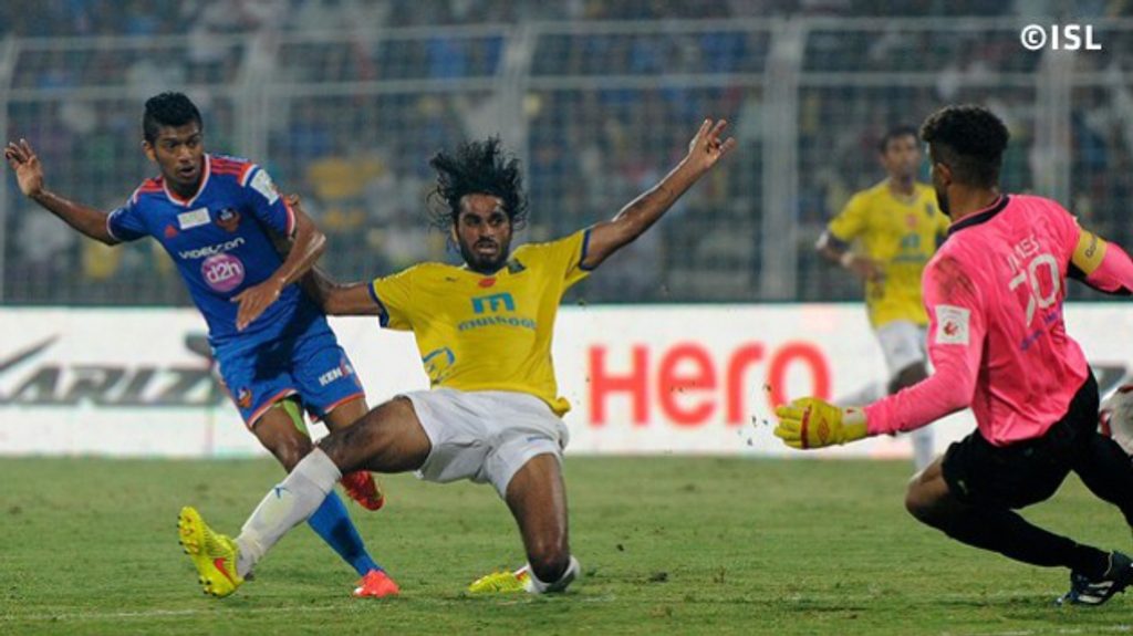 Mandar Rao Desai (extreme left) in action during FC Goa's match against Kerala Blasters FC