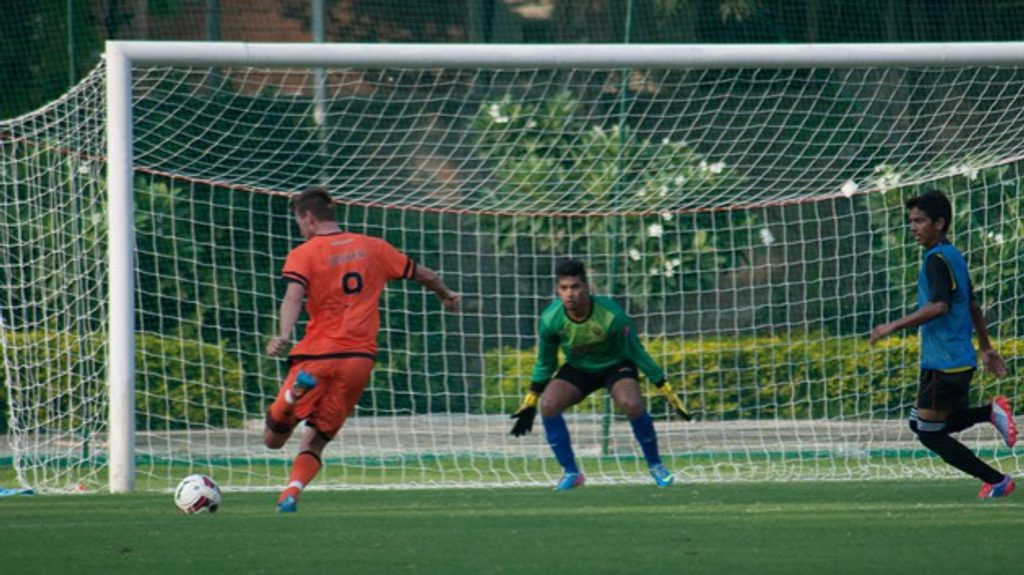 Mads Junker goes for goal