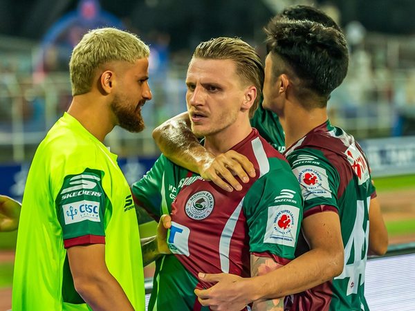 photos-isl-2024-25-final-mohun-bagan-super-giant-vs-bengaluru-fc-vivekananda-yuba-bharati-krirangan-kolkata.Click to read full article.