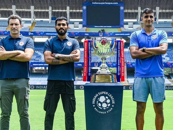 photos-isl-2024-25-mohun-bagan-super-giant-vs-bengaluru-fc-pre-final-photoshoot.Click to read full article.