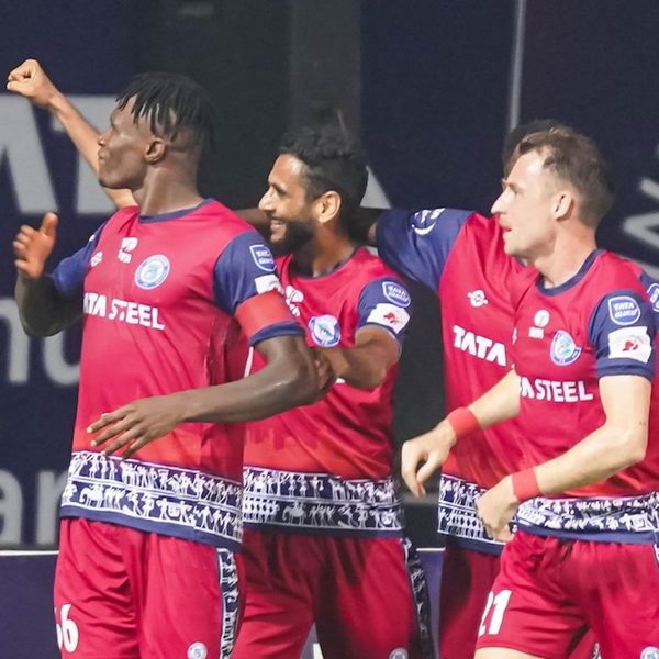 captain-ezes-strike-seals-three-points-for-10-man-jamshedpur.Click to read full article.