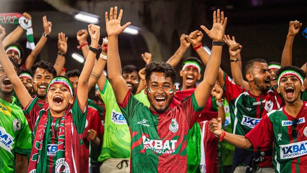 the-sound-of-passion-top-5-famous-club-chants-in-isl.Click to read full article.