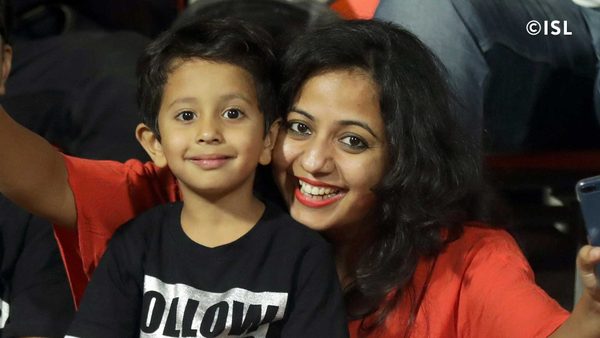 fan-gallery-fc-pune-city-vs-bengaluru-fc-2018-9814.Click to read full article.