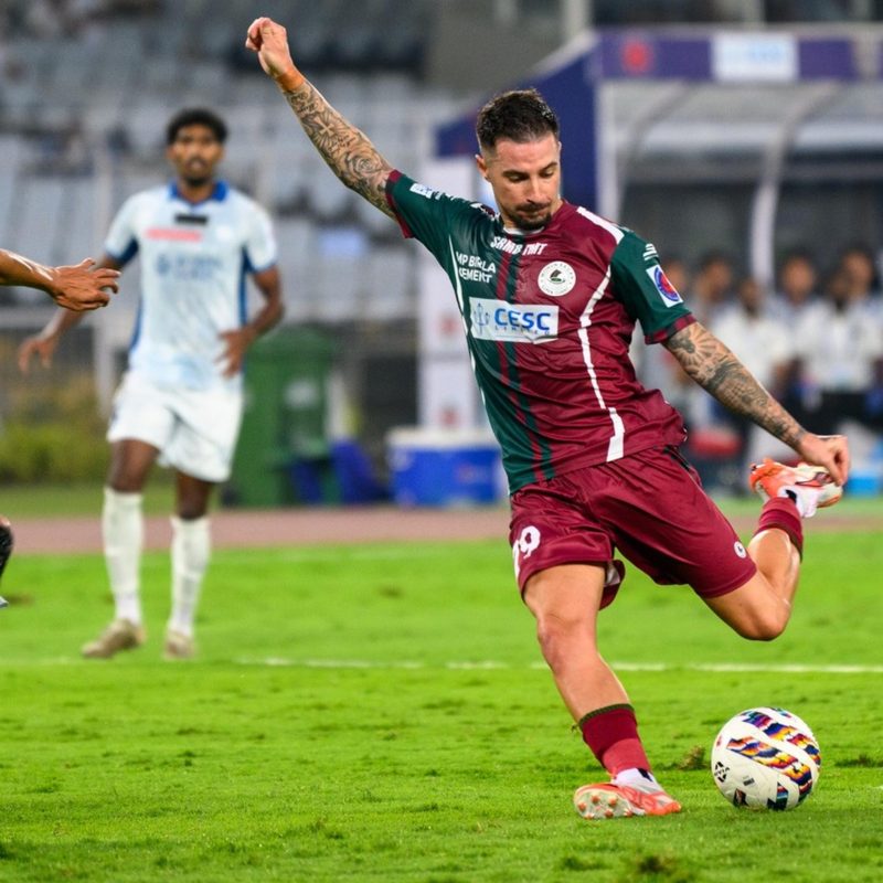 mohun-bagan-sg-comfortably-negotiate-kerala-blasters-challenge-in-season-opener.Click to read full article.
