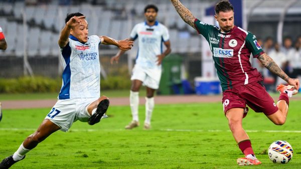 mohun-bagan-sg-comfortably-negotiate-kerala-blasters-challenge-in-season-opener.Click to read full article.