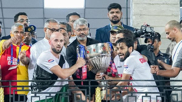 painted-red-and-gold-east-bengal-won-maiden-isl-title.Click to read full article.