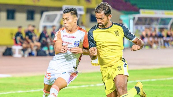 report-hyderabad-fc-hold-kerala-blasters-to-wrap-up-the-league-stage.Click to read full article.