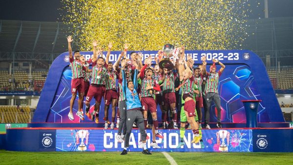 isl-archives-mohun-bagan-super-giant-2-2-bengaluru-fc-aet-4-3-pens.Click to read full article.