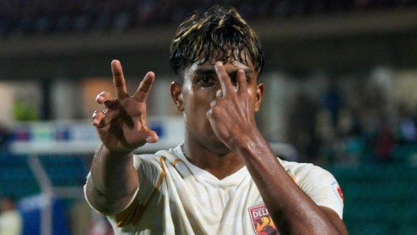 joseph-sunny-brace-powers-sc-delhi-past-northeast-united.Click to read full article.
