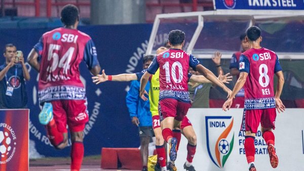 late-goals-against-fc-goa-take-jamshedpur-fc-atop-isl.Click to read full article.